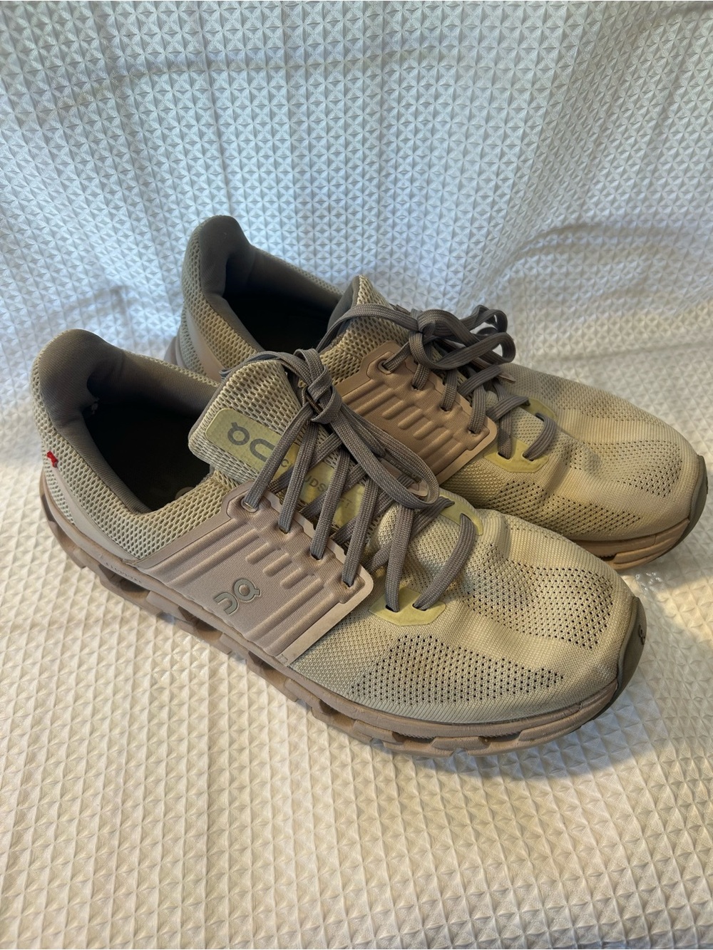 OnCloud Swift Women’s 10 Mesh Upper Running Athletic Shoe-Cream